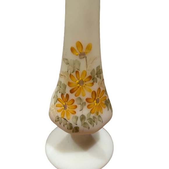 Fenton Cameo Bud Vase - Hand Painted with Yellow Daisies on Custard Glass, VTG - Picture 3 of 5